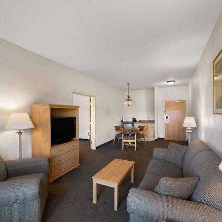 Rodeway Inn & Suites Tomahawk Exterior foto